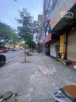 vip mặt phố trần quốc hoàn 43m - 4 tầng - vỉa hè rộng kinh doanh vô đối, các ngành nghề, vị trí vip