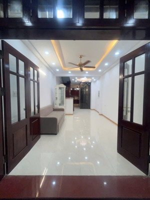 đặng tiến đông đống đa dt 63m 6t mt 5.8m giá:16.5 gần phố ngõ thông thang máy 2 thoáng ở ngay