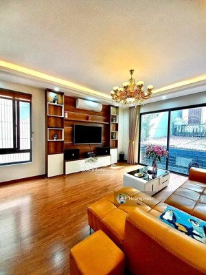 ơ kìa! nhà đẹp cầu giấy, ngõ to như phố, cực gần oto, 3 mặt thoáng, 40m, 5 tầng mặt tiền 4.6m