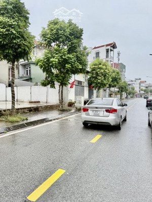 bán thửa đất kim cương quận long biên 69m2-mặt tiền 6.2m-15 tỷ-kinh doanh-ô tô tránh-vĩa hè-lô góc