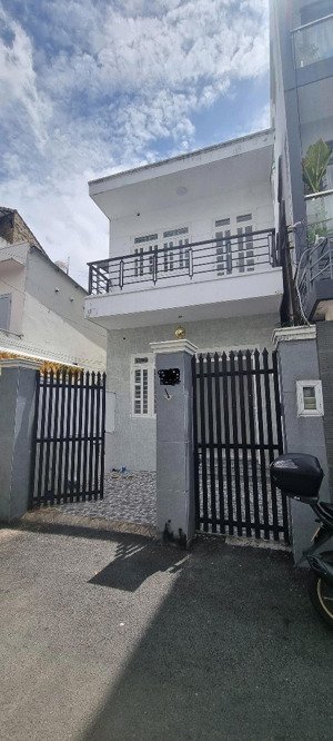 bán nhà đối diện trường đh spkt cách võ văn ngân chỉ 30m, khu vip nhất thủ đức giá trị sinh lời cao