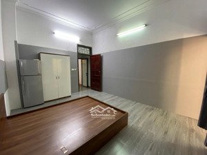 cho thuê phòng khép kín tại phố hoa lâm - full đồ- nóng lạnh - giường tủ- điều hoà- camera an ninh
