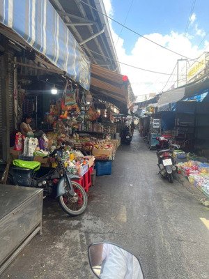 chủ gởi bán nhà 1 trệt 1 lầu mặt tiền chợ đồn thuộc p. bửu hoà. giá chỉ 2,4 tỷ