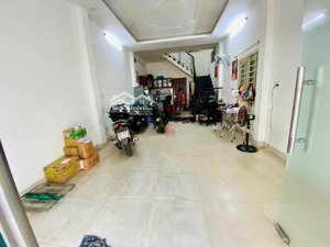 bán nhà hồ bá phấn, phước long a,q9
dt: 120m
giá: 10.5tỷ thương lượng!!