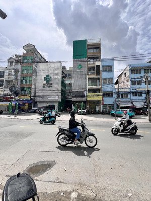 bán nhà cmt8, quận 3, 38m2 2 mặt hẻm thoáng nhà đẹp ở ngay chỉ 4.49 tỷ