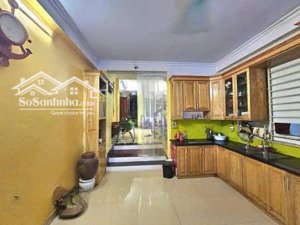 bán nhà ngõ 112 mễ trì thượng, từ liêm: dt 50m2, mt 4m, lô góc, nhà xây 5 tâng, 1 lửng, 1 hầm.
