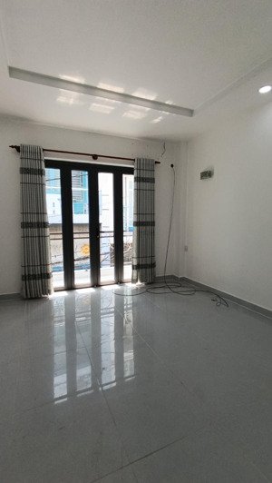 bán nhà phạm thế hiển 4 tầng thông đặng chất và dạ nam cách mặt đường 20m