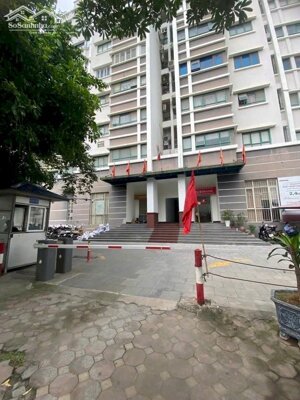 Chính chủ bán gấp căn hộ tòa CT1 Đỗ Nhuận ( đối diện CV Hòa Bình) - DT 70m2 – Giá 5,8 tỷ - Sổ đỏ.