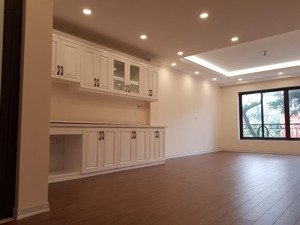 bán nhà lô góc - kinh doanh đỉnh cao khu mễ trì thượng. ngõ thông, ô tô tránh nhau.