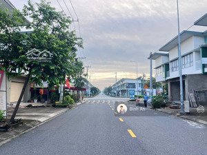 bán nhà 1 trệt 1 lầu kđt oasis, sổ sẵn, trục đường đẹp nhất dự án, giá 1,75 tỷ