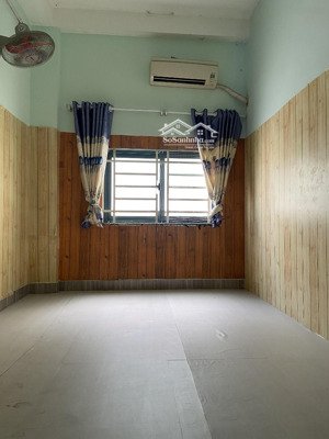giá chỉ 2tr6:phòng máy lạnh lầu 1,nằm trên mt đường lớn f.phú định quận 8
