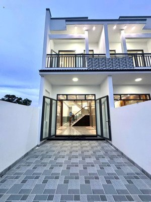 nhà lầu sổ riêng 600tr - gần big c tân phong - cách đường đồng khởi 5phút