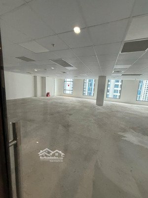 sàn văn phòng 136 hồ tùng mậu, giá chỉ từ 50tr/m2. sẵn sổ, nhận nhà ngay. lh nhận tt
