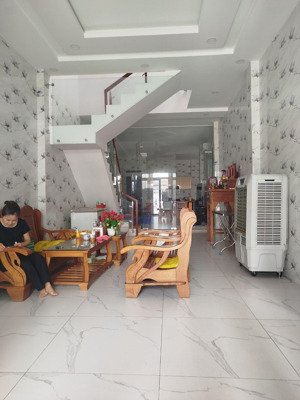 cần bán gấp căn nhà mặt tiền thiết kế đẹp, đường lê thiệt, phú thọ hòa, tân phú. 112.5m2 (nở hậu)