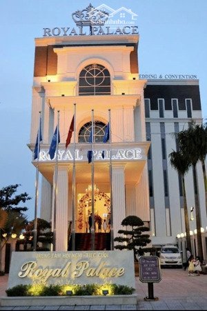 nhà đất 1700m2 ( kc: trệt 1000m2 + tầng lững 700m) đ.lê văn lương nhà bè giá: 250tr lh: 