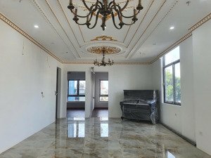 bán nhà mặt phố q cầu giấy lô góc 3 thoáng thang máy thông sàn vỉa hè kd mt8m 91m 55 tỷ