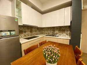 siêu phẩm 2 ngủ view hồ, sân golf giá tốt chỉ 3,98 tỉ full đồ đẹp