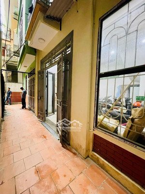 siêu hiếm bán nhà riêng ngõ quận uỷ 68 cầu giấy 30m2 ,5 tầng , 5.3mt ,8ty250 , lh 