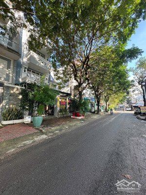 cho thuê nhà phố kdc nam long, quận 7. sát bên vincom, khu vực sầm uất, đông đúc. 45 triệu/tháng