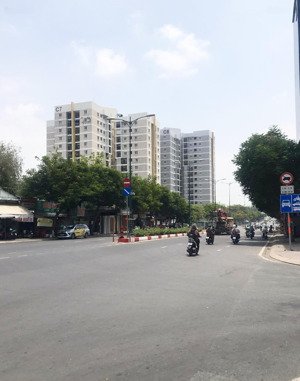 vừa ở vừa kinh doanh, chủ giảm chỉ hơn 50tr/m2, nhà 130m2, gpxd 4 tầng, ngay man thiện, tnpa, q9