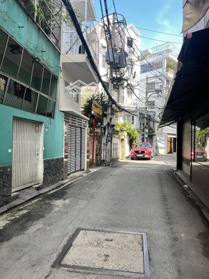 bán vội nhà hoàng hoa thám - bình thạnh - ngay chợ cây quéo - xe hơi đậu trước nhà