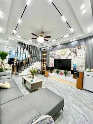 siêu phẩm nhà 4 tầng phân lô hồ đá hồng bàng | đẹp hiếm đáng sở hữu!