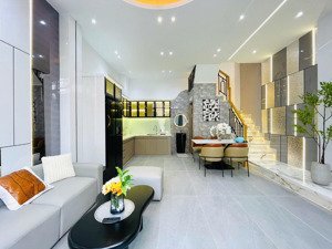 hot.nhỉnh 6 tỷ, gần 50m2, ngang 5.2m. 4tầng ngay cv làng hoa, nhà mới full nội thất. đ. lê văn thọ