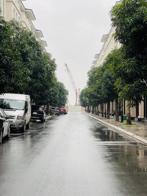 thời đại 1,60m . giá tốt nhất thị trường, đối diện chung cư