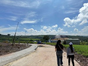 đầu tư lô đất 1000m2 nghỉ dưỡng ven đà lạt tiếp giáp nhựa, view đồi núi , giá chỉ 630 triệu!