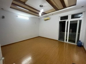 cho thuê nhà nguyên căn đường phạm hùng, q8: 5x15m, trệt, 3 lầu, nhà mới. 23 triệu/tháng