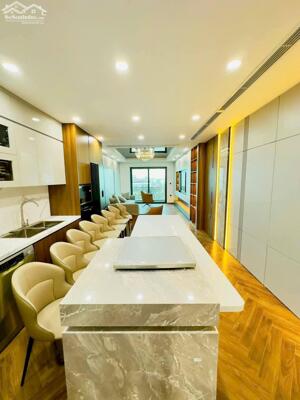 Bán Nhà Mặt Phố Kinh Doanh Nguyễn Văn Cừ 61m, 7 tầng, mt 4m, giá 33.5 tỷ.