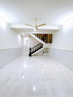 cho thuê nhà mtkd mới đẹp - đường hiền vương, quận tân phú. dt: 4,5x20met, 3 tấm, 4pn 3wc