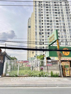 mặt tiền nguyễn thị thập quận 7
các lô: 425m, 525m, 625m, 825m, 1225m, 1625m.
giá chỉ 100tr/m2