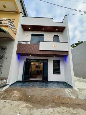 bán nhà mới xây - chỉ việc xách vali về ở nhà 2 tầng full nội thất p. nông trang