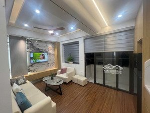 gia đình tôi cần bán căn chung cư nơ 8 linh đàm, 3 ngủ, 2wc nội thất đầy đủ y hình giá 4,95 tỷ