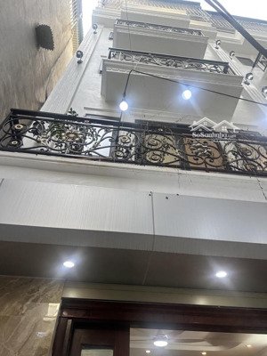 hiếm! nhà mới,nội thất đẹp 32m2 gần ô tô 20m, hàng xóm vinhomes riverside - giá nhỉnh 5 tỷ