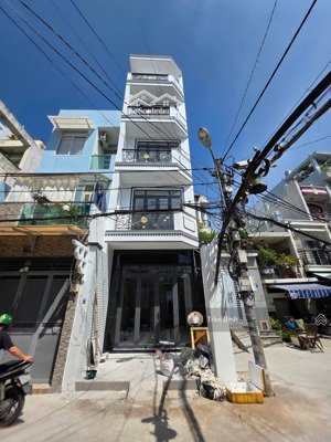 chính chủ bán nhà 2 mặt tiền mới cứng full nội thất , thang máy - vị trí sát bên q1 - hẻm xe hơi.