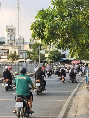 nhà mặt phố đẹp, nhiều tiện ích tại 138 đường kênh nước đen, 12 tỷ, 102m2