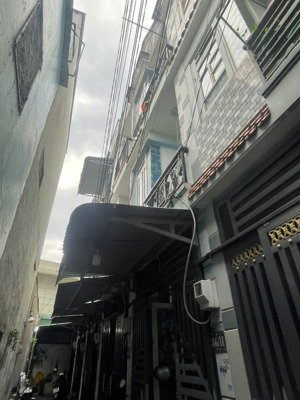 hót bán nhà ngay bến xe buýt hiệp thành 3 lầu 24m2 .10m ra ht17 củ đuờng 8m xe tải tránh nhau