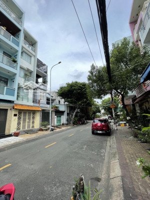 mặt tiền họ lê, tân phú: 4 x 17, 4tầng, 8pn chính chủ giá 8tỷ7 bớt lộc.