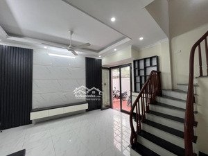 7,1 tỷ. nhà phố minh khai vài bước ra phố trước nhà có sân rộng để xe thoải mái, 35m2 x 5 tầng
