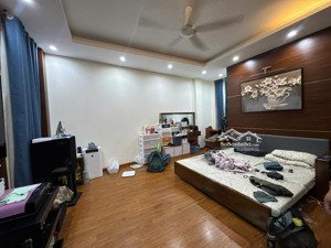 cần bán gấp nhà tây sơn-lõi đống đa-oto - lô góc - gần phố - dòng tiền 50tr/th - mặt tiền rộng !