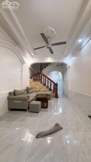 BÁN NHÀ KIM GIANG 40M, GẦN Ô TÔ TRÁNH. GIÁ NHỈNH 8TỶ. LH 0988961792