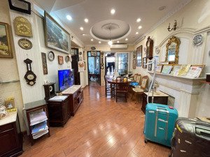 căn hộ góc - tầng trung - 3 phòng ngủ - 2 wc - tặng nội thất xịn sò - có slot ô tô 1.2tr/