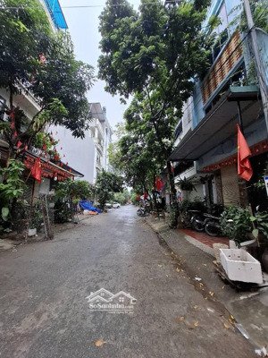 phân lô liền kề dịch vụ văn la vỉa hè đá bóng 50m2/5t mt 5,5m