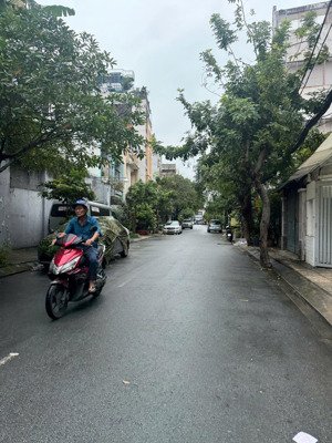 chính chủ xây dựng 5tầng btct, 4x17m, hxh thông, ngay chợ vải phú thọ hoà q. tân phú