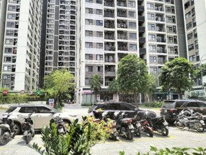 căn hộ vin 1 lô góc 3 ngủ, 2wc, 3 mặt thoáng, tầng trung, full nội thất