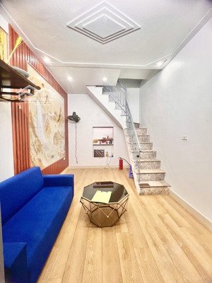 chính chủ bán gấp hồng mai 19m,4 tầng , sổ đỏ nhỉnh 3t. ngõ thông thoáng , full nội thất