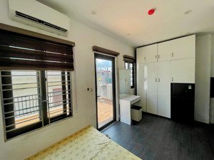 cho thuê phòng ban công rộng đủ đồ, gần mặt đường nguyễn hoàng giá chỉ 4tr5/1th ở luôn