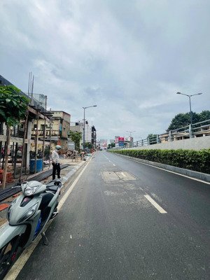 khách tìm nhà mặt tiền khu nhà ga t3 tân bình liên hệ em gấp , hiện khu này rất hiếm nhà bán ....